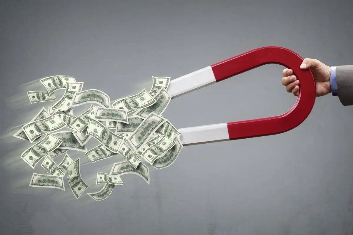 5 psykologista vinkkiä, joilla todella houkuttelet enemmän rahaa – toimii tiede, ei taikuus