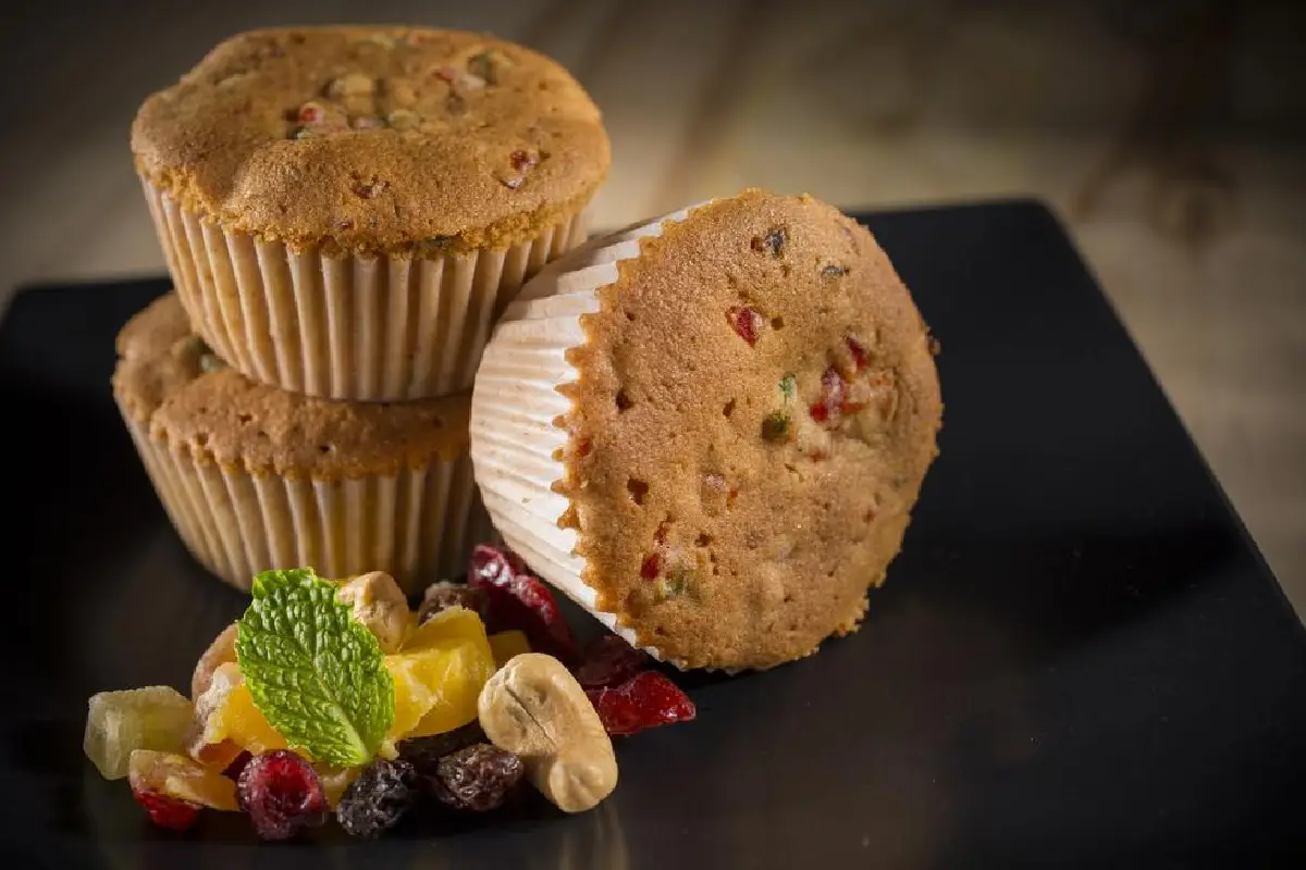 Pehmeät maitokuppikakut: Salaisuus täydellisen kuohkeaan lopputulokseen