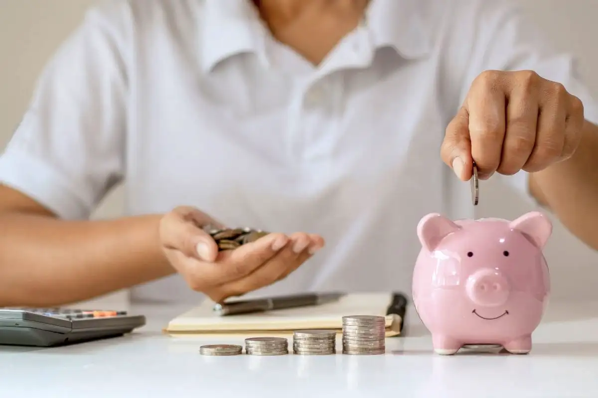 10 nerokasta tapaa säästää tuhansia euroja vuodessa – ilman että elämästä tulee ankeaa