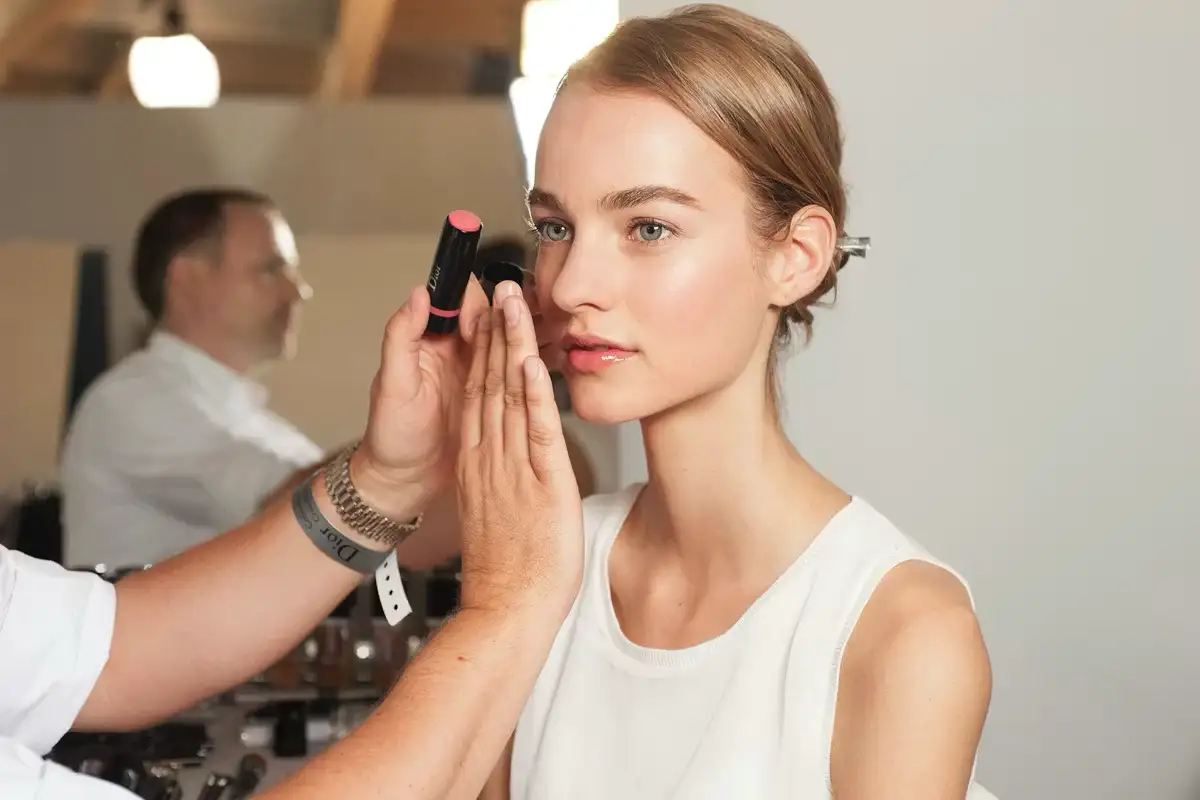 Värityyppi täydelliseen meikkiin – näin määrität oman värityyppisi ja valitset sopivat kosmetiikkatuotteet