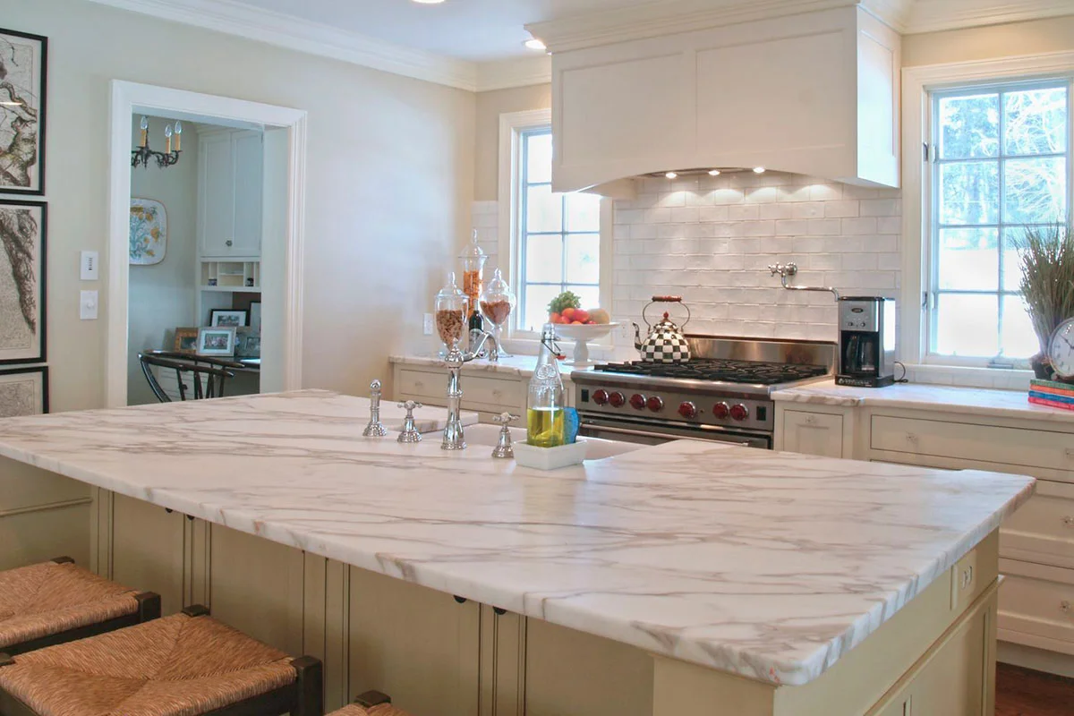 Muodikkaasti, mutta epäkäytännöllisesti: suunnittelijat listaavat 7 yleisintä sisustusvirhettä