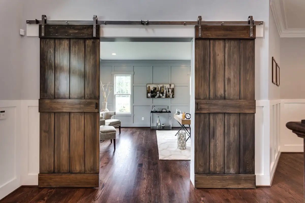 Muodikkaasti, mutta epäkäytännöllisesti: suunnittelijat listaavat 7 yleisintä sisustusvirhettä