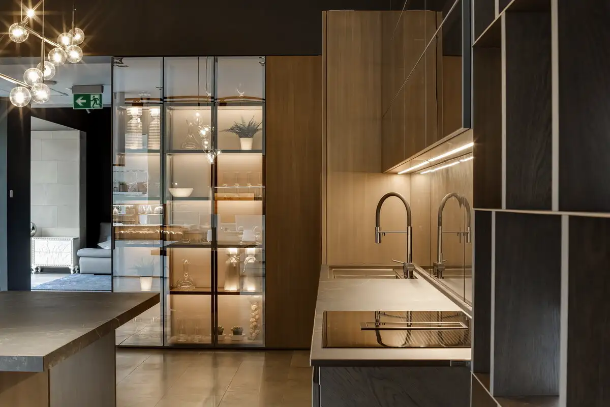 Muodikkaasti, mutta epäkäytännöllisesti: suunnittelijat listaavat 7 yleisintä sisustusvirhettä